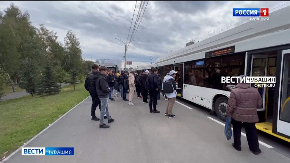 В полдень в Чебоксарах образовалась пробка из троллейбусов