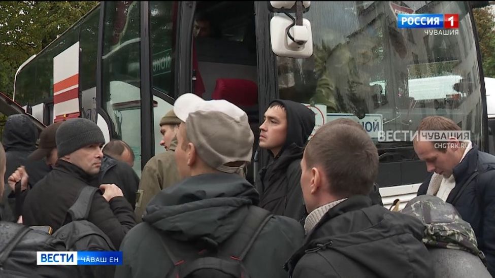 Республикӑра тулли мар мобилизаципе ят тухнисен пӗрремӗш ушкӑнне ҫар чаҫне ӑсатрӗҫ