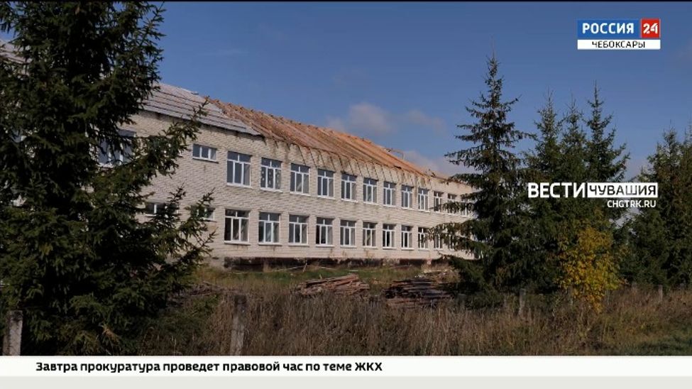 Подрядчик, выполняющий ремонт Большекатрасьской СОШ, демонтировал крышу и забросил объект