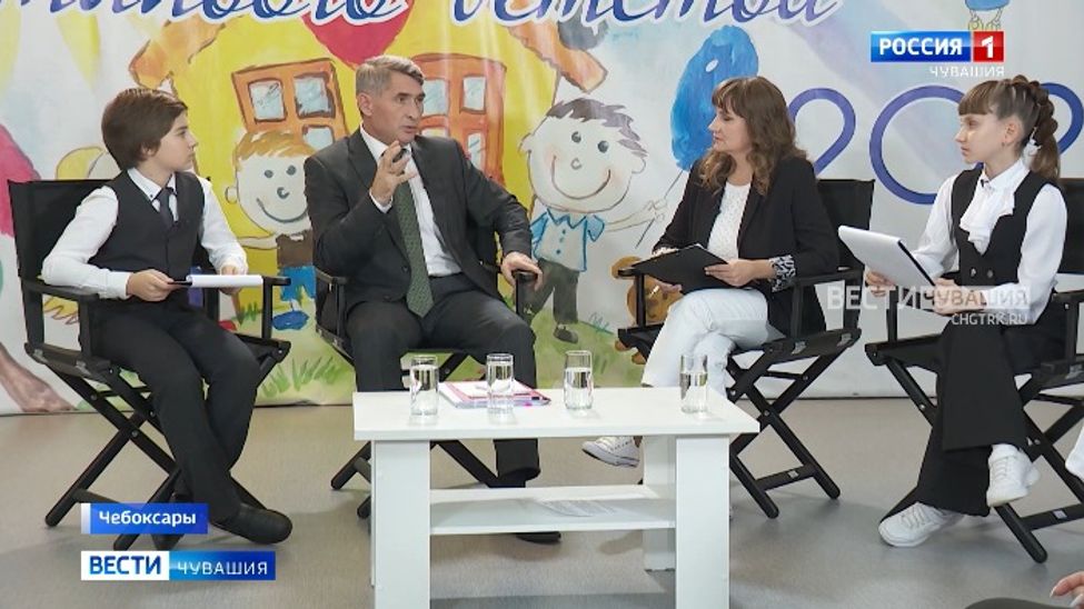За время Прямой линии с Главой Чувашии колл-центр принял порядка 100 вопросов Олегу Николаеву