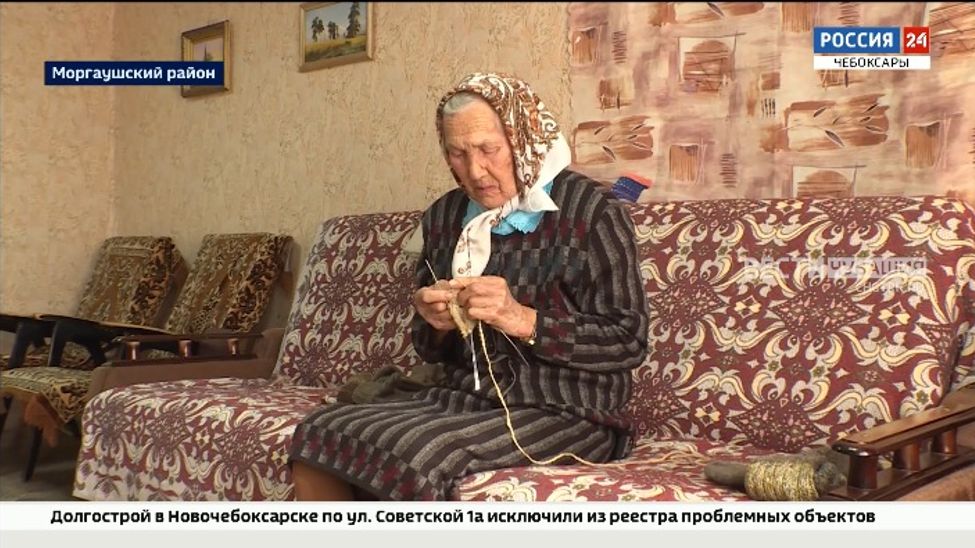 Жительницы Чувашии вяжут теплые носки для российских военных 