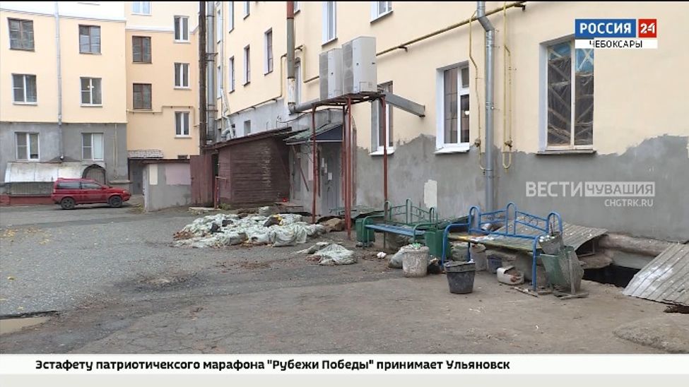 В центре Чебоксар на 3 года затянулось восстановление фасада культовой сталинки