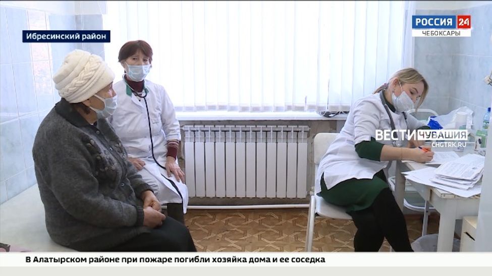 Большая команда врачей провела прием жителей отдаленных деревень Ибресинского района