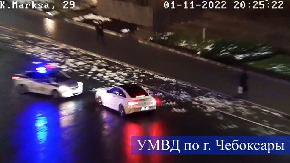 Полицейские поймали пьяного водителя иномарки, устроившего дрифт в центре Чебоксар