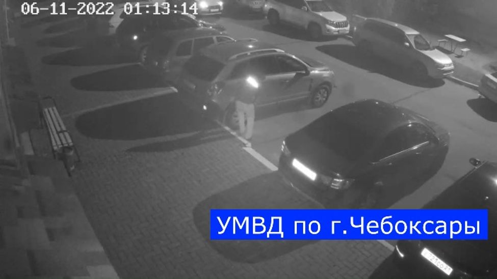 В Чебоксарах полицейские задержали мужчину, порезавшего колеса 12 автомобилей