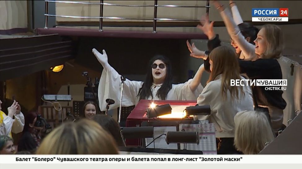 В Чебоксарах экскурсию по театру оперы и балета проводит Призрак оперы