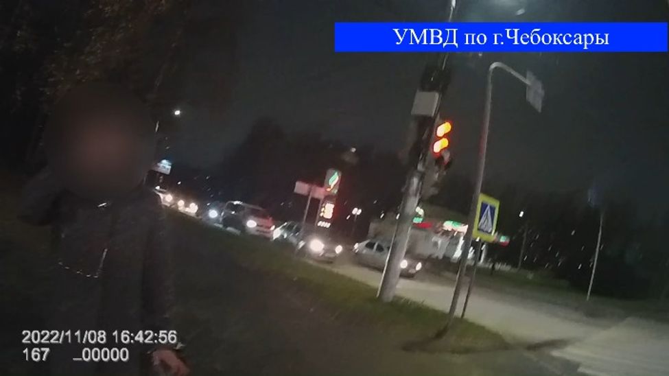 Более часа полицейские убеждали жительницу Чувашии, что ее обманывают мошенники