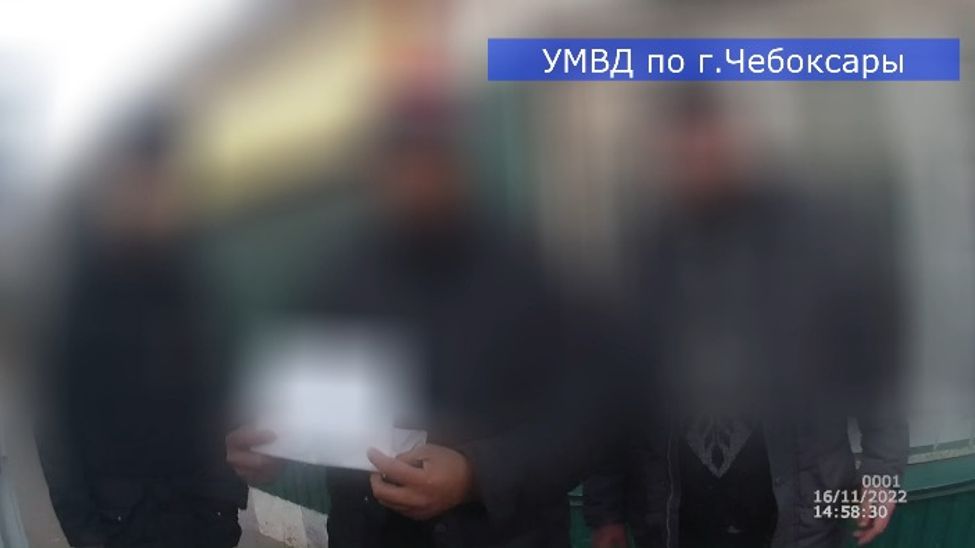 В Чебоксарах иностранец средь бела дня ограбил прохожего