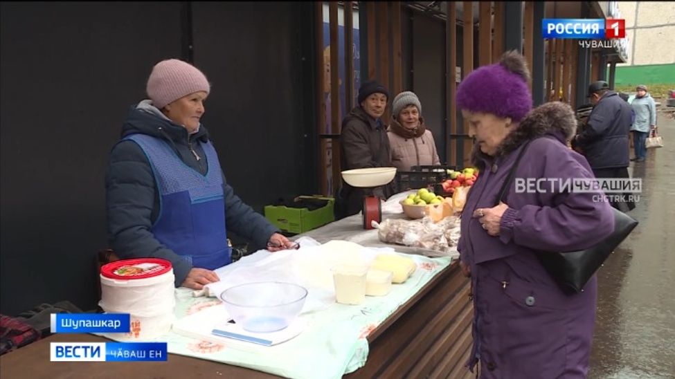 Тӗп хулара кӑҫал уҫӑлнӑ фермер пасарӗ тавар сутакансене тивӗҫтерсех каймасть