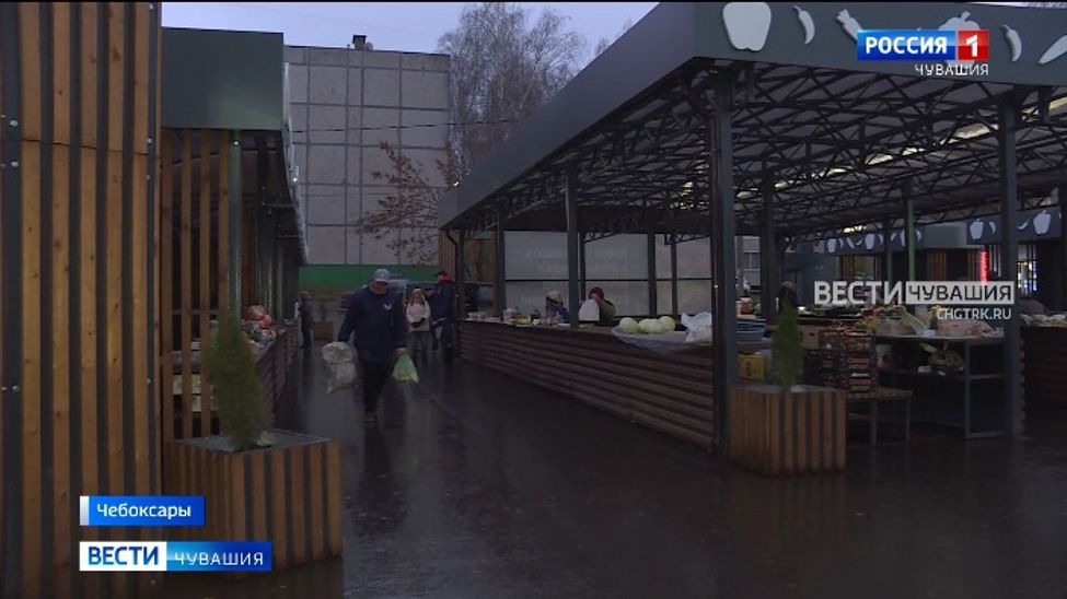 Чебоксарцы жалуются на отсутствие туалета и освещения в недавно открывшемся мини-рынке