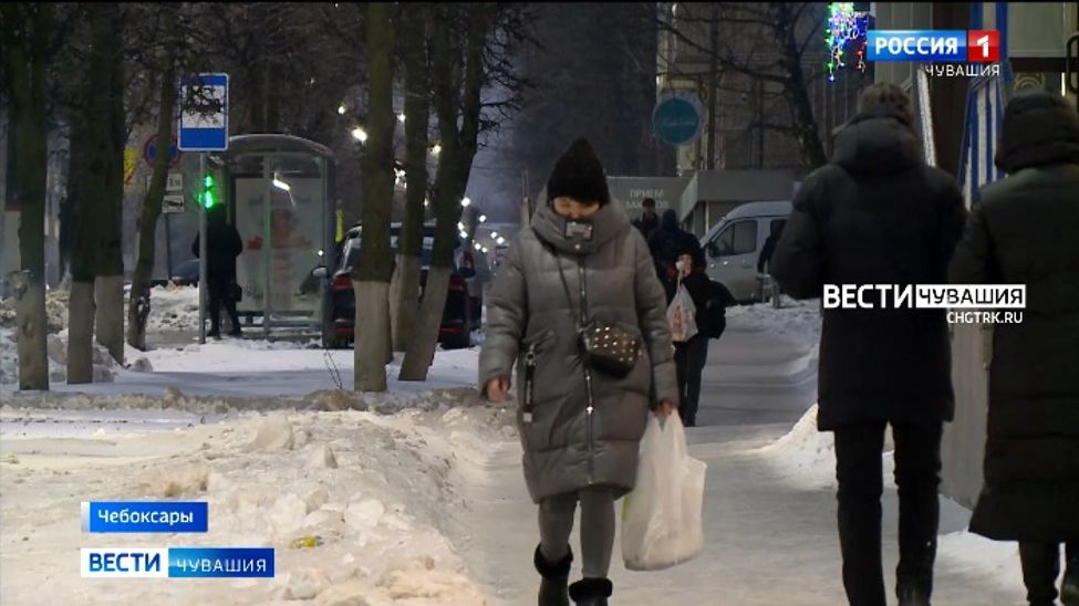 На обработке дорог в Чебоксарах задействовали 55 единиц спецтехники