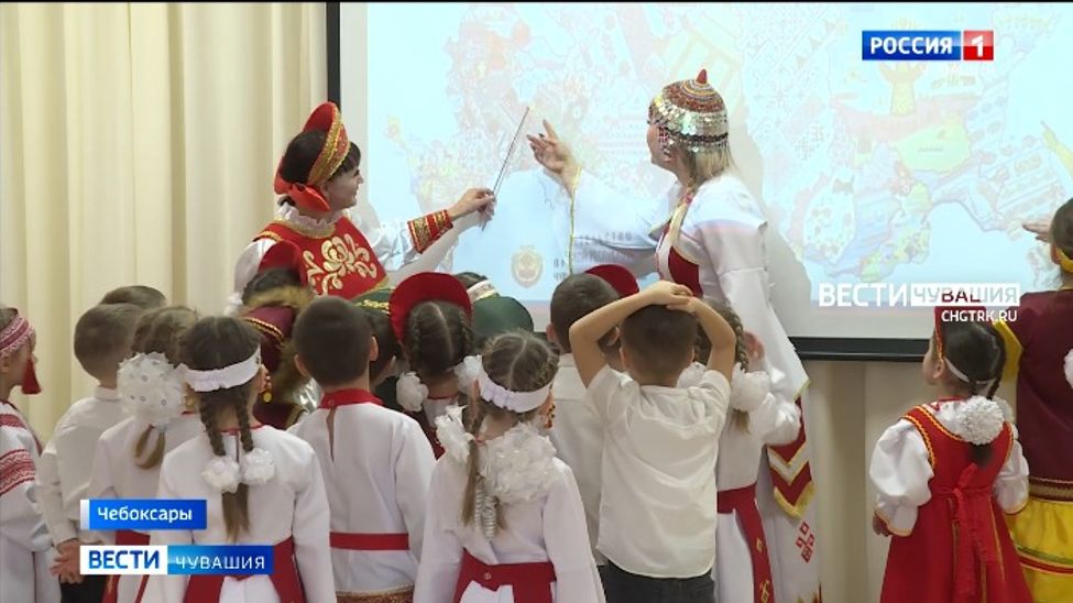 В чебоксарском детсаду прошел урок, посвященный «Вышитой карте России»