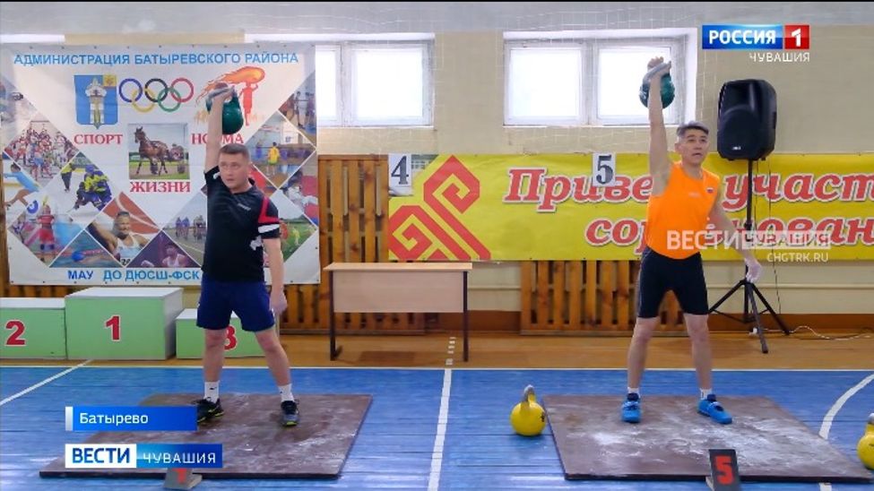 В Батырево определили лучших в гиревом спорте и почтили память рекордсмена Чувашии Федора Моисеева