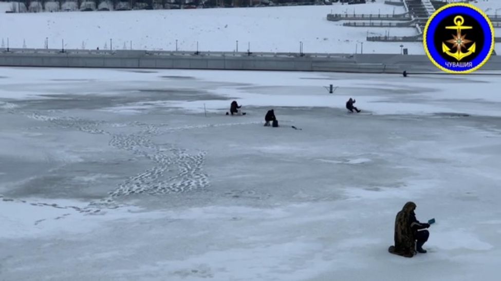Чувашские спасатели напоминают об опасности выхода на лед