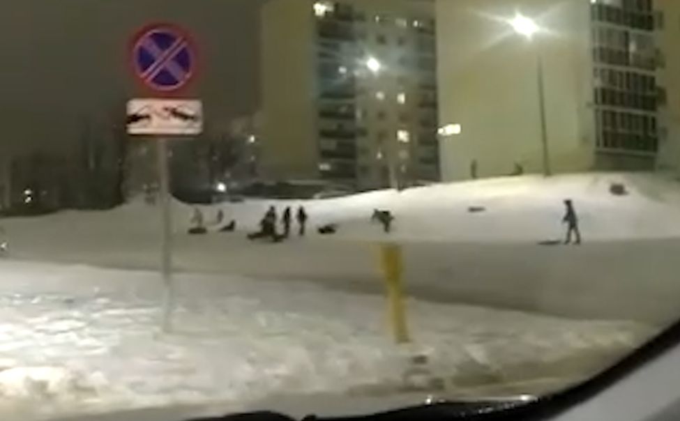 В чебоксарском микрорайоне "Садовый" ликвидировали опасную горку у автодороги