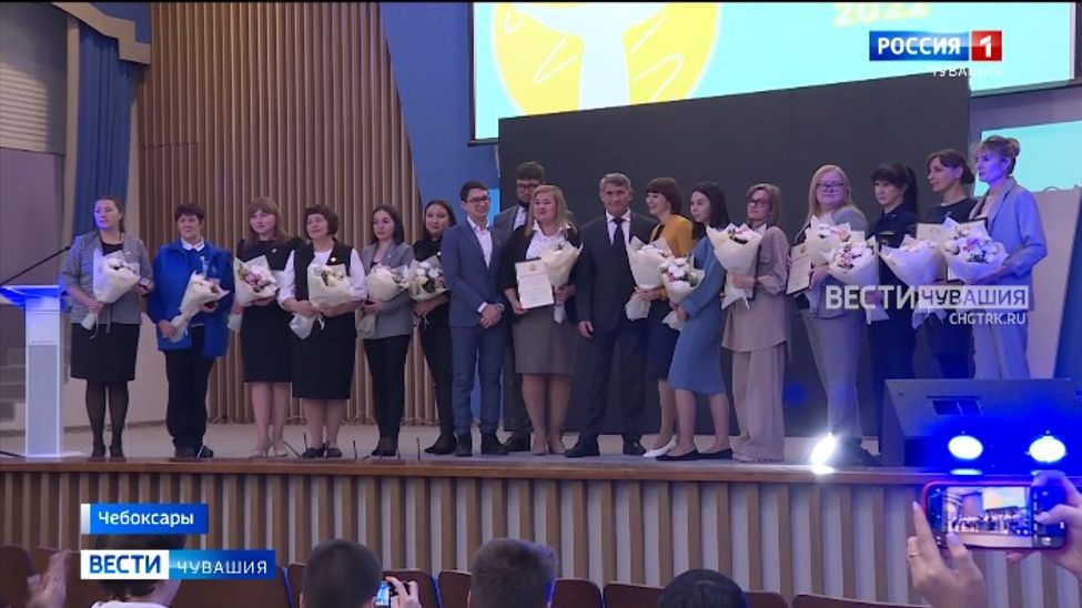 Глава Чувашии отметил самых активных добровольцев 