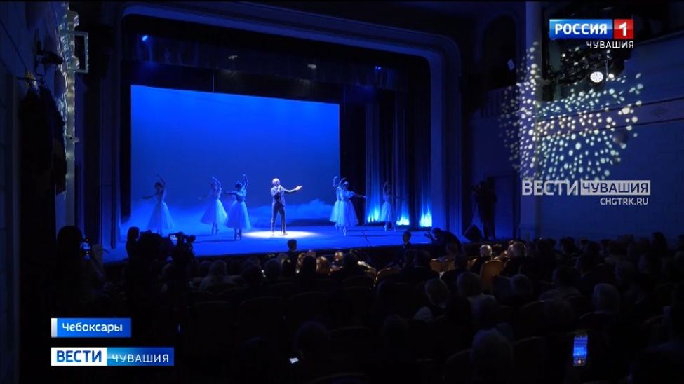 Русский драмтеатр отметил 100-летний юбилей