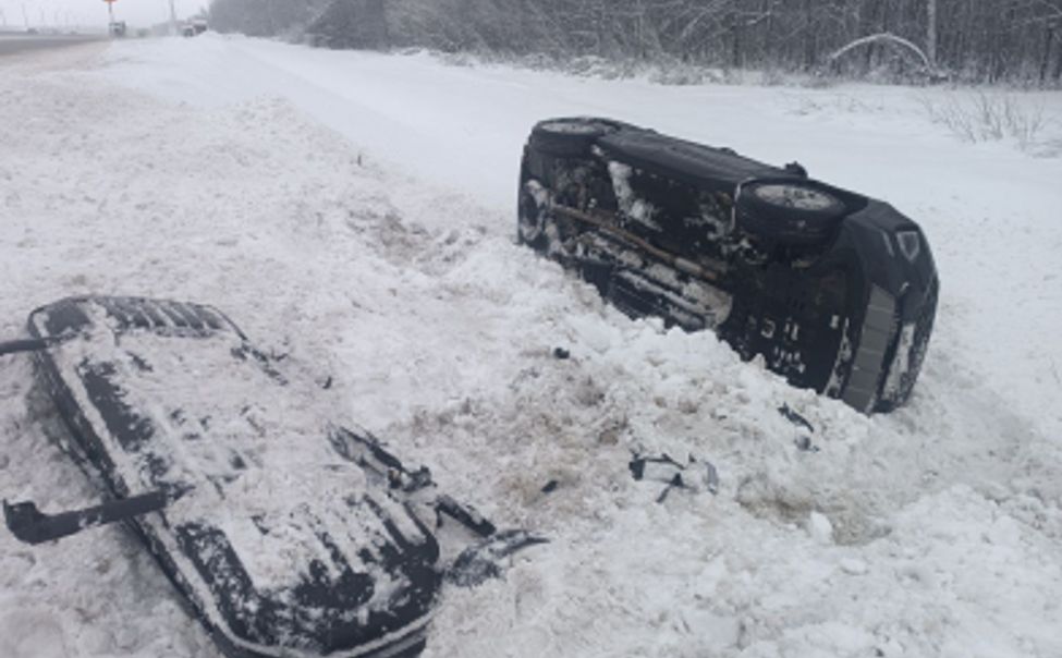 В Чебоксарском районе машина съехала в кювет, пострадали 2 ребенка