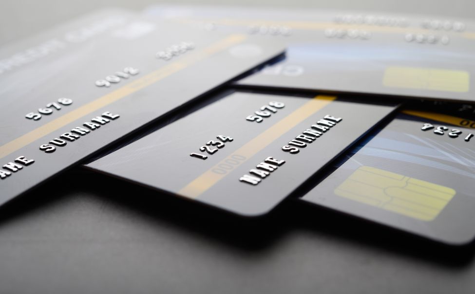 Чебоксарец украл банковскую карту у спящего мужчины и пошел за покупками