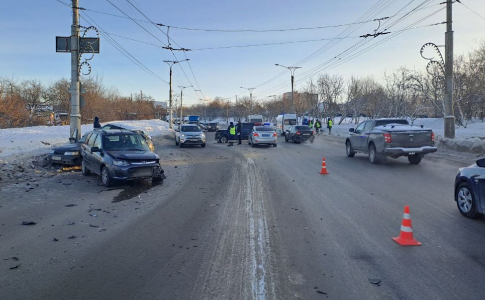В Чебоксарах столкнулись 4 машины 