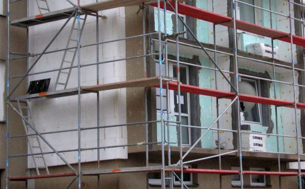 В Батырево по факту падения работницы со строительных лесов возбуждено уголовное дело