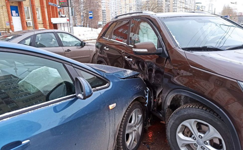 В Чебоксарах в ДТП пострадали женщина с сыном