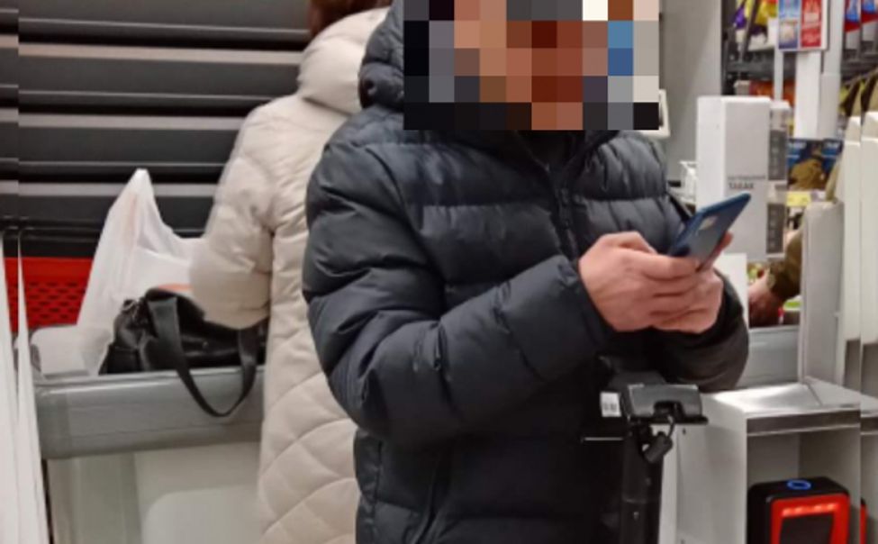 В Чебоксарах полицейские поймали парня, укравшего 25 банок красной икры