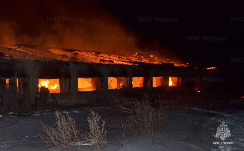 В Моргаушском округе сгорел склад с зерном и техникой
