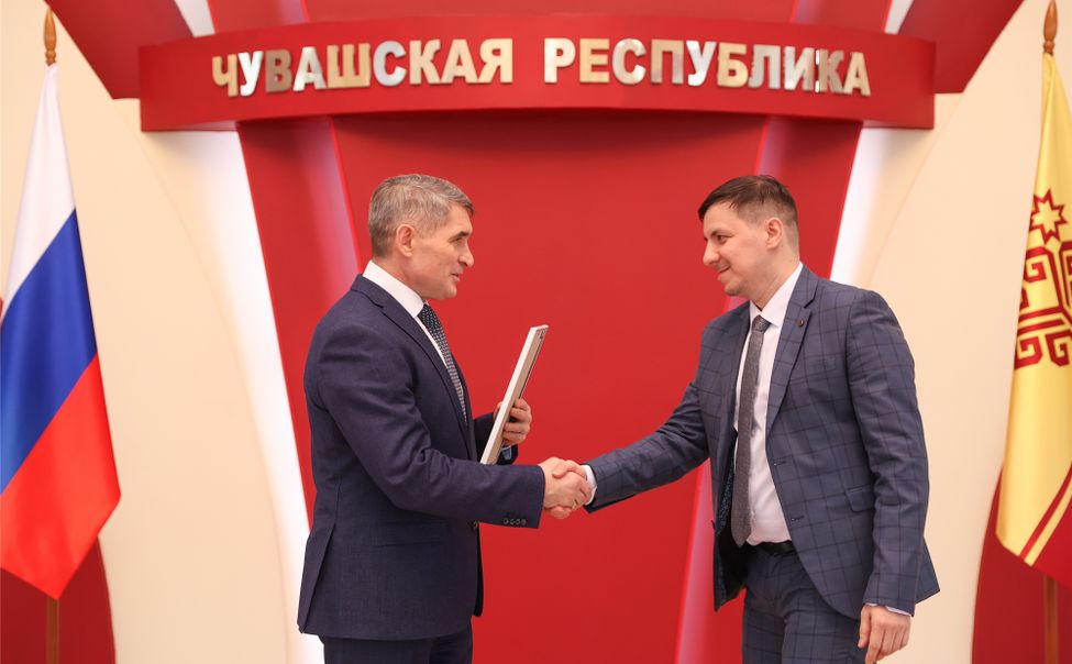 Глава Чувашии вручил свидетельства стипендиатов за особую творческую устремленность
