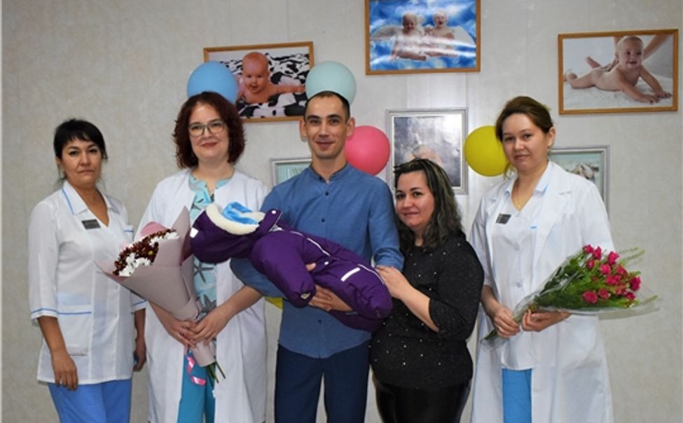 Чебоксарские врачи выходили новорожденного весом 890 граммов