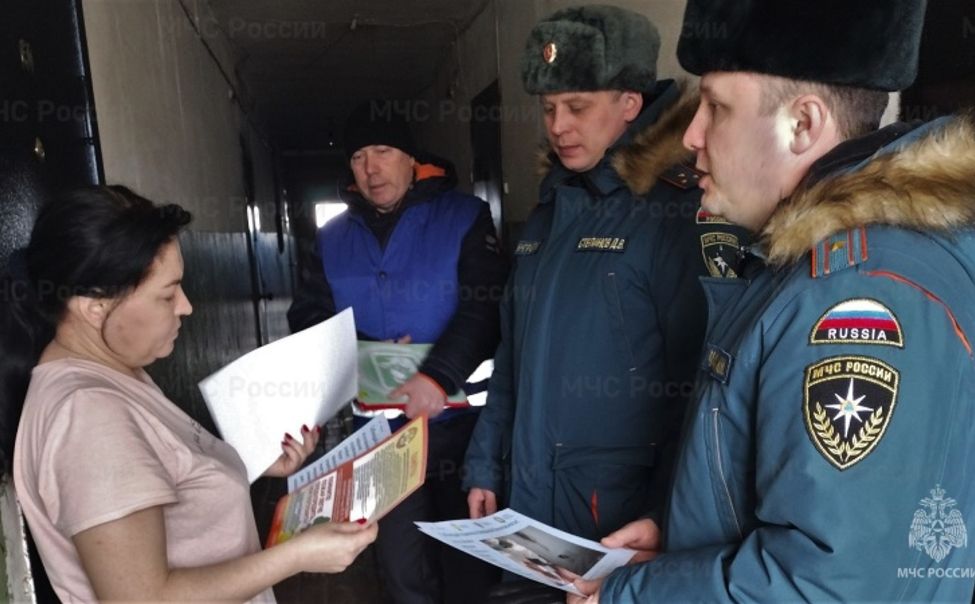 Новочебоксарцам напомнили, как действовать во время пожара в многоквартирном доме