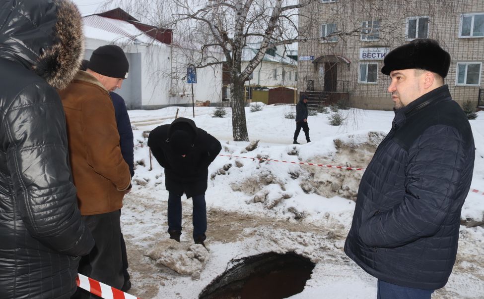 В Алатыре на дороге произошел обвал грунта