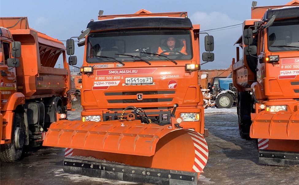 Парк техники чебоксарских дорожников пополнился 12 уборочными машинами