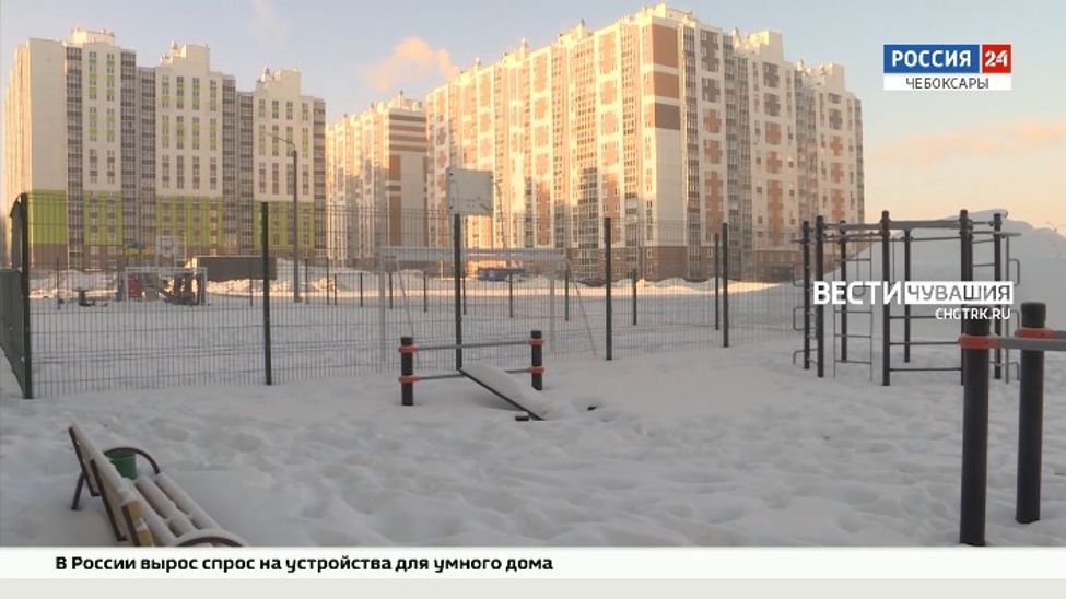 В Чебоксарах 5 детям-сиротам вручили ключи от новых квартир