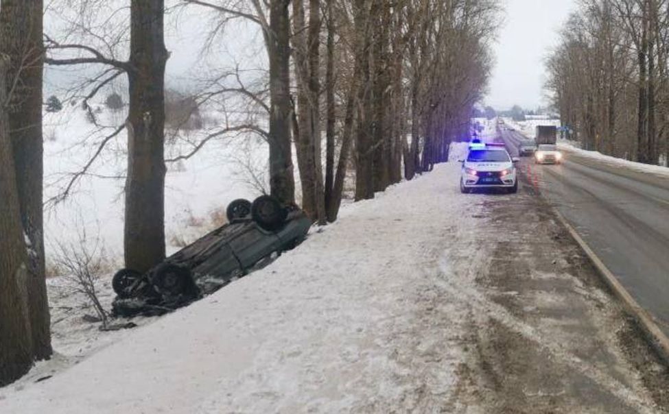 На дорогах Чувашии за сутки 2 машины съехали в кювет