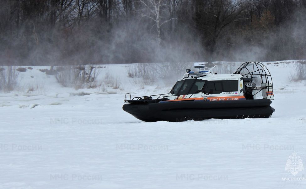 Новочебоксарец решил перейти Волгу на лыжах и провалился в полынью