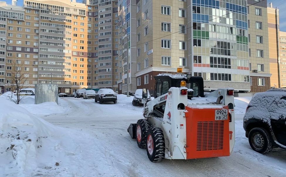 Чебоксарские дорожники вышли на уборку снега