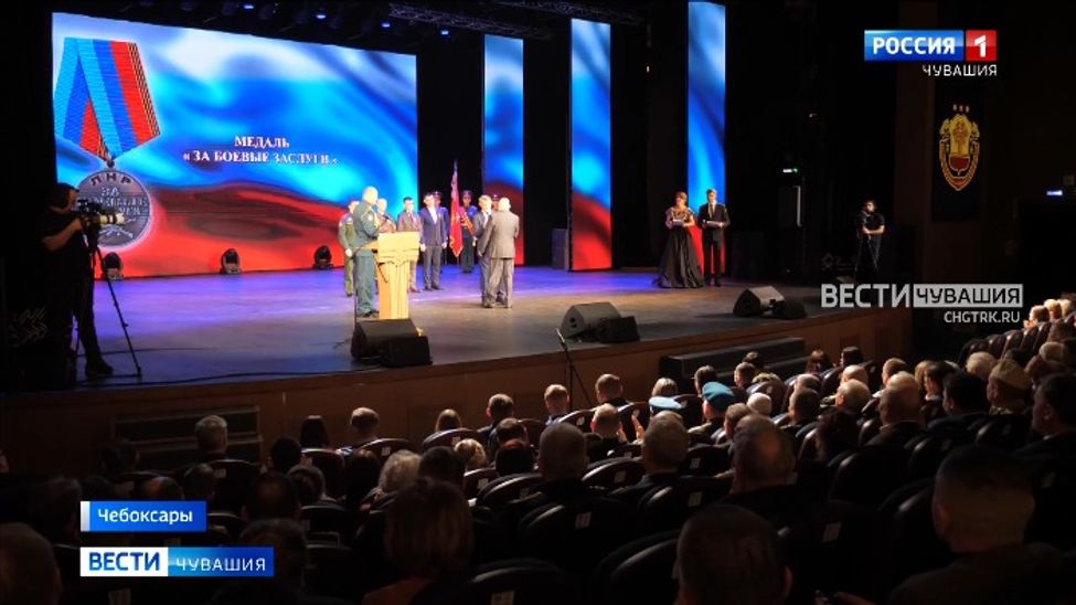 В Чебоксарах на торжественном собрании ко Дню защитника Отечества наградили героев СВО
