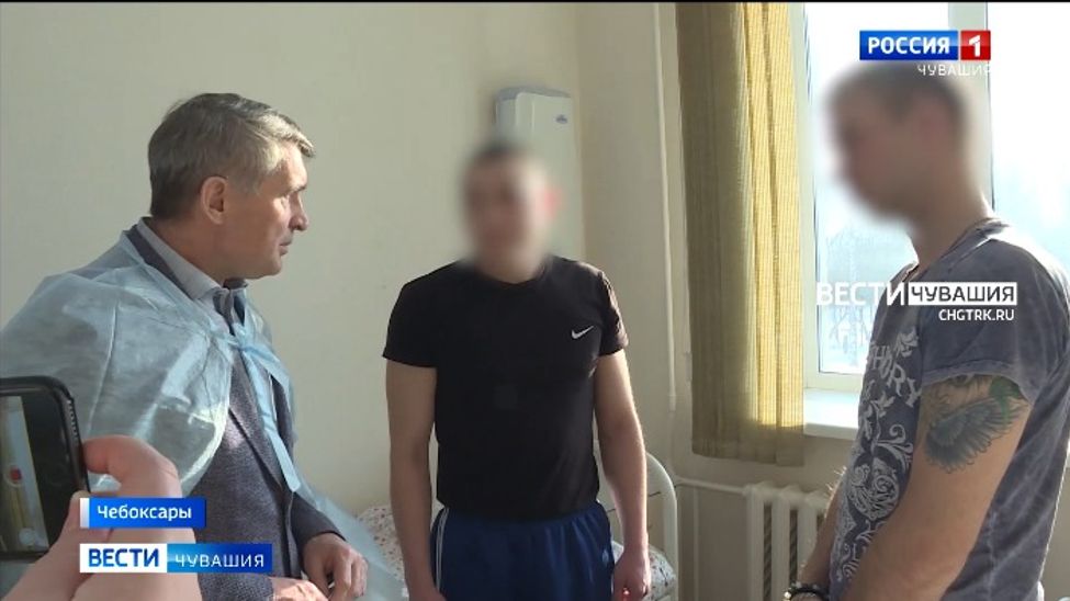 Глава Чувашии навестил участников СВО, которые проходят реабилитацию в республике