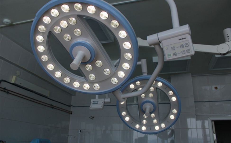 В Городской клинический центр поступил новый хирургический светильник