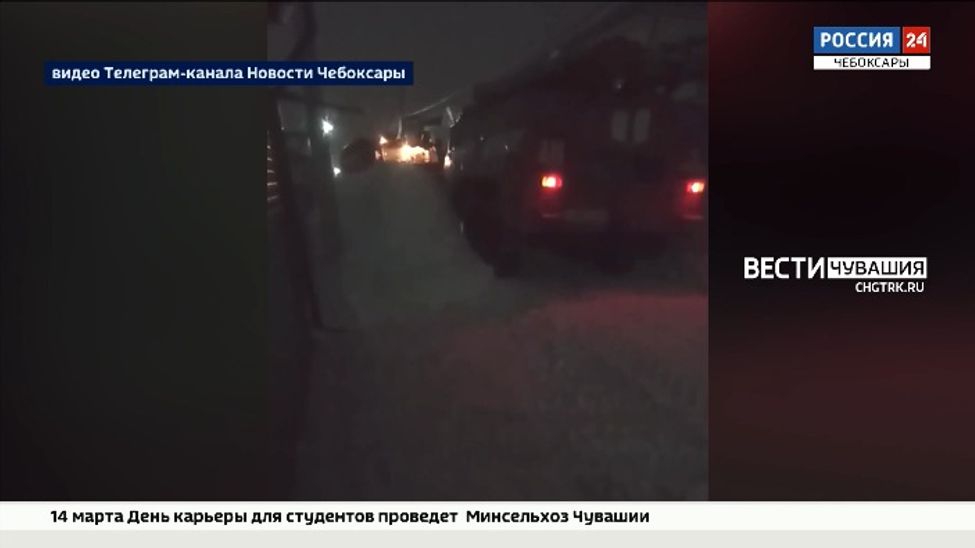 В Чебоксарах пожарная машина, спешившая на вызов, увязла в сугробе