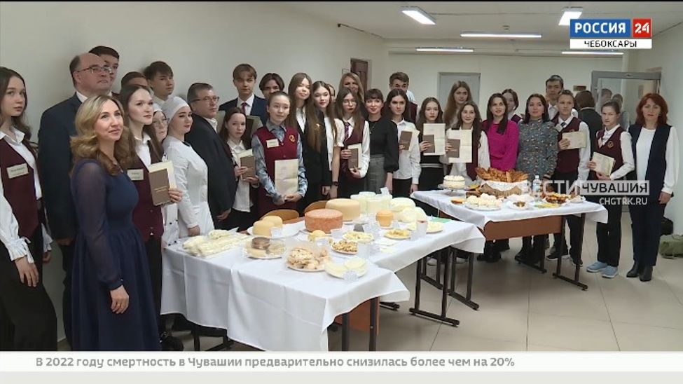 Ученики чебоксарской гимназии № 5 получили свидетельства о рабочей специальности