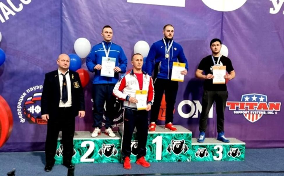 Пауэрлифтеры Чувашии выиграли медали чемпионата и первенства России