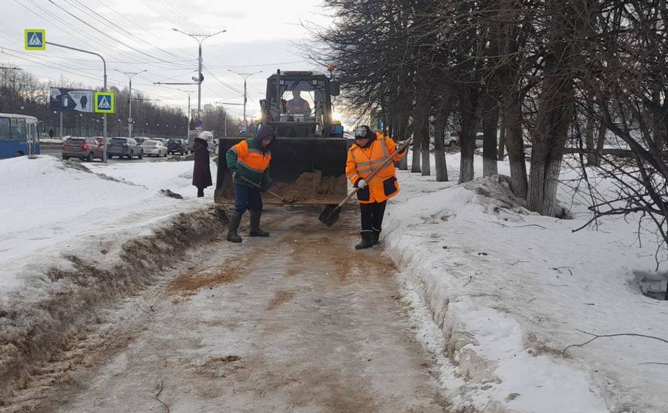 Власти Чувашии: погода сводит на нет все усилия коммунальщиков по борьбе с гололедицей