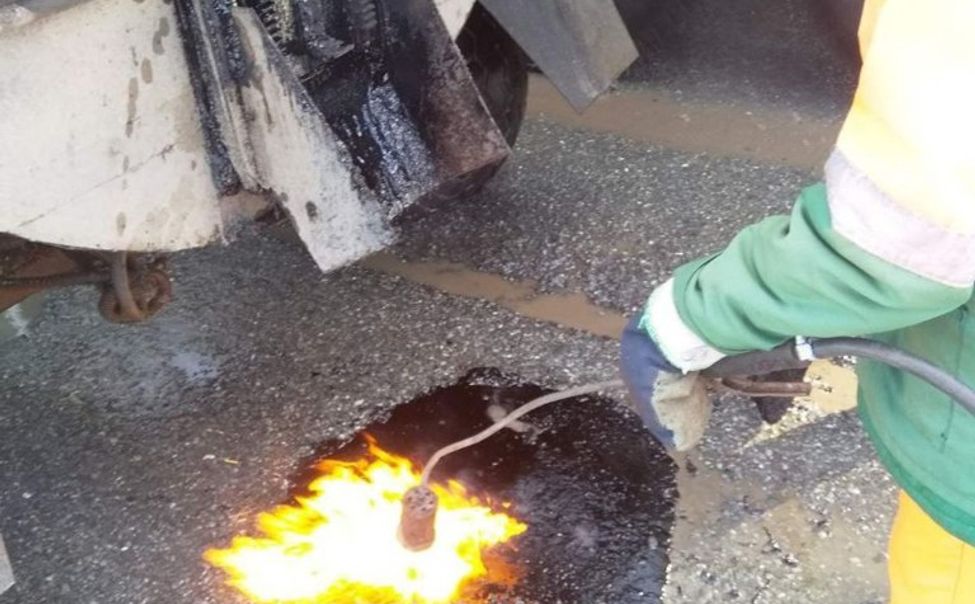 На дорогах Чебоксар круглосуточно проводится ямочный ремонт