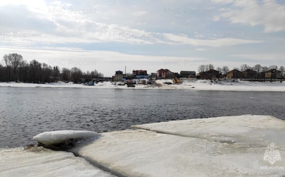 Спасатели Чувашии рекомендуют завершить сезон подледного лова