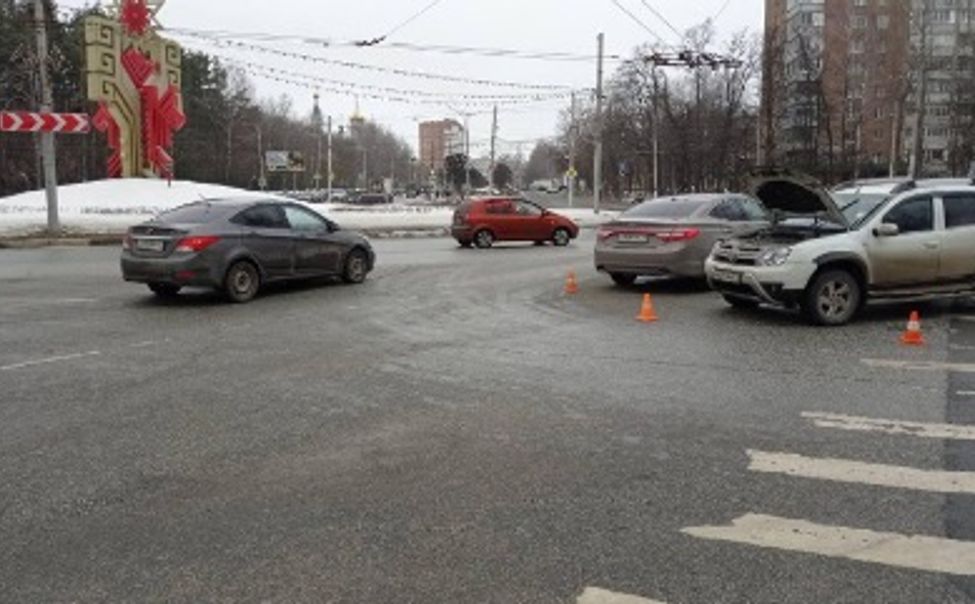 В Чебоксарах под колесами автомобиля молодого водителя погиб мужчина