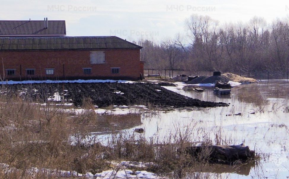 В Алатыре паводковые воды подтопили 15 приусадебных участков