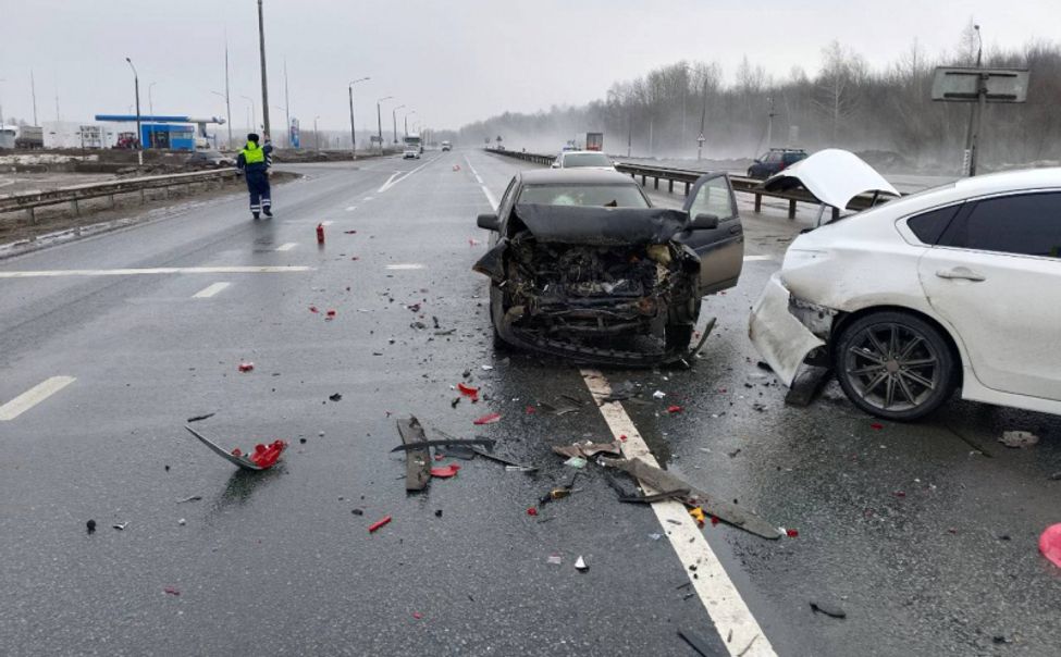 В Чебоксарском районе в ДТП с участием маршрутки и 2 авто травмирована пассажирка