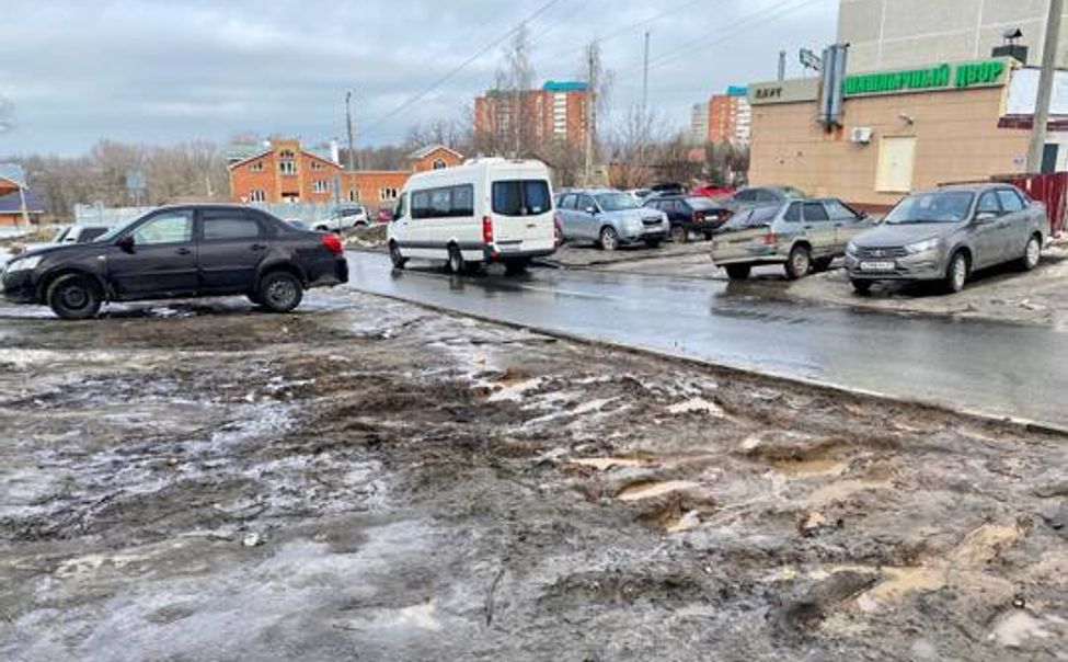 В Чебоксарах снова начнут штрафовать за хамский паркинг во дворах